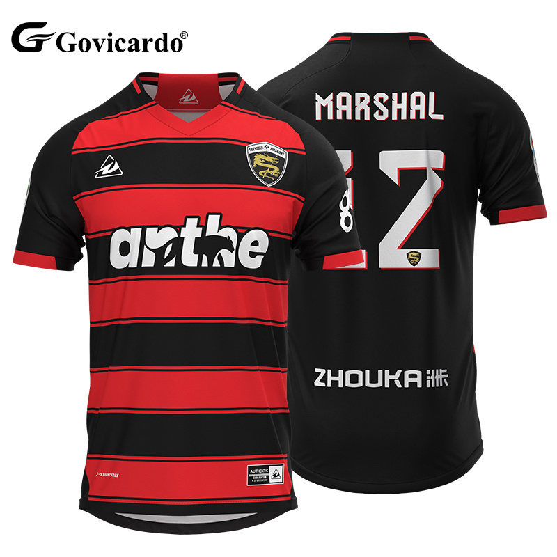 High-Performance Men's Retro United Soccer Jersey High Quality Custom Design Striped Football T-Shirt Soft Textured Soccer