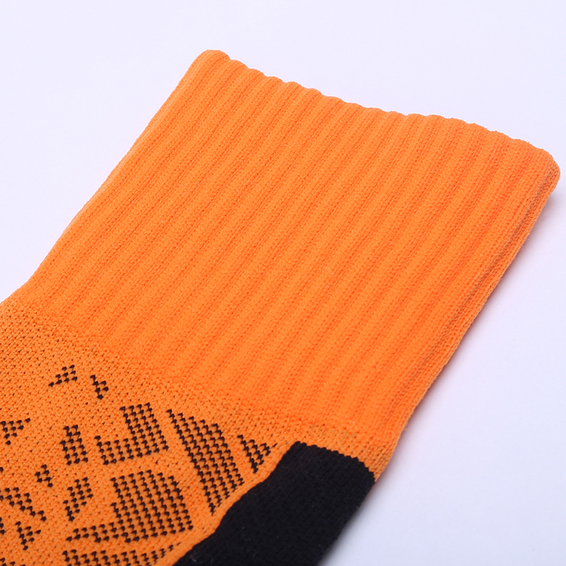 2024 New Custom Performance Sports Non-slip Athletic Soccer Grip Socks Anti-slip Football Socks for Men@详情10.jpg