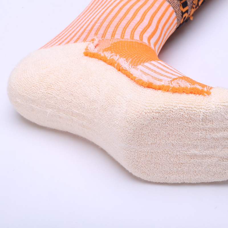 2024 New Custom Performance Sports Non-slip Athletic Soccer Grip Socks Anti-slip Football Socks for Men@详情9.jpg