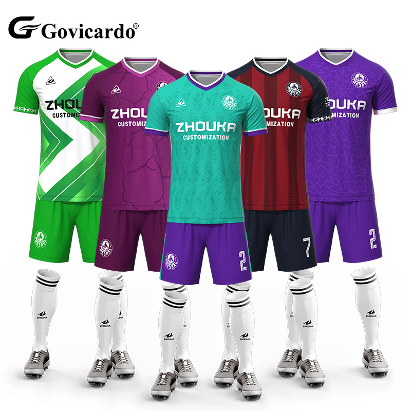 Original Design Striped Retro Soccer Jersey Custom Loose Unisex Football Uniform Breathable V-Neck Team Wear Kits for Adults