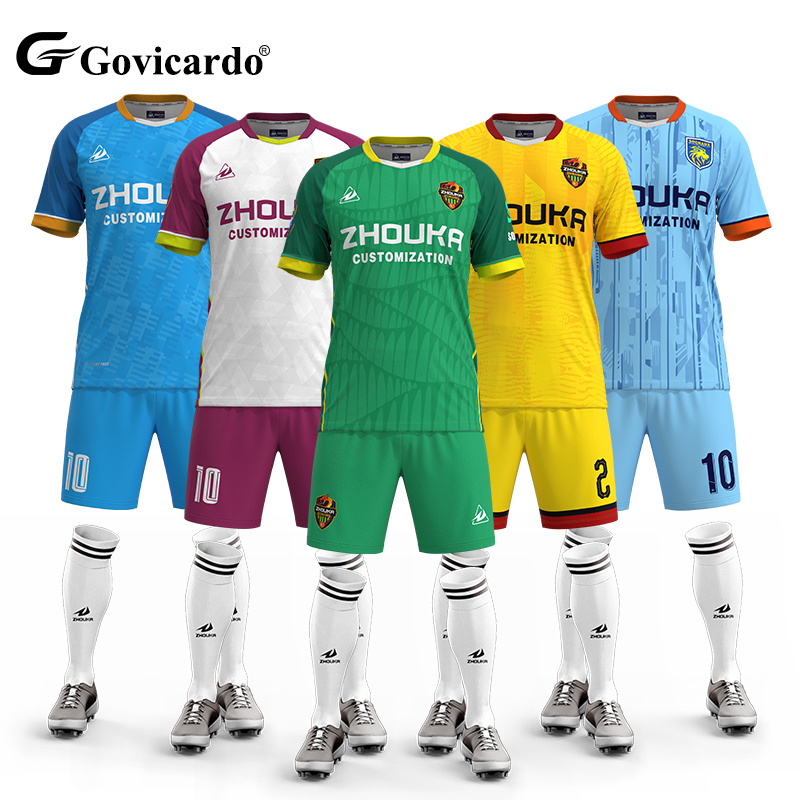 OEM Custom Men's Soccer Jersey Set Green Polyester Football Uniform Sublimated Name Pattern Soccer Shirts and Shorts Team Set